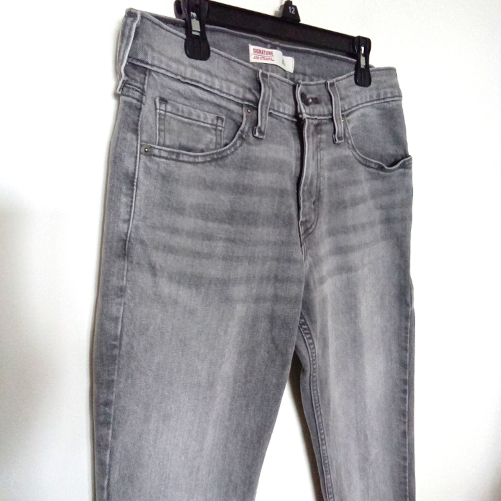 Levi Women's Signature Slim High Waisted Grey Denim Jeans Distressed Size 29